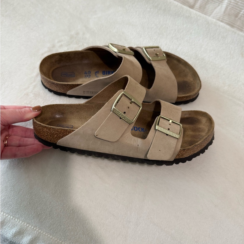 Birkenstock Tan Sandals with Gold Buckles - Picture 3 of 6